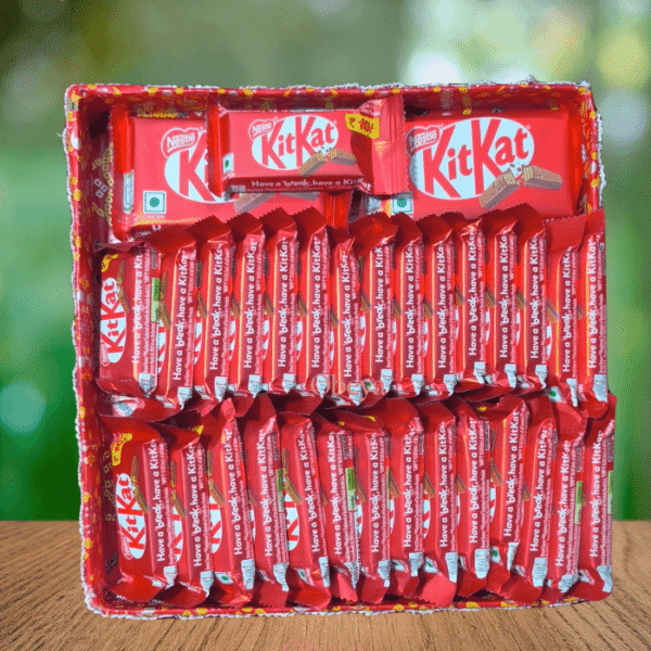 Ultimate KitKat Chocolate Gift Box 32 Mini & Regular KitKat Bars